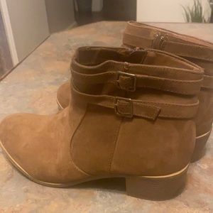 American Eagle brand boots.⛄️